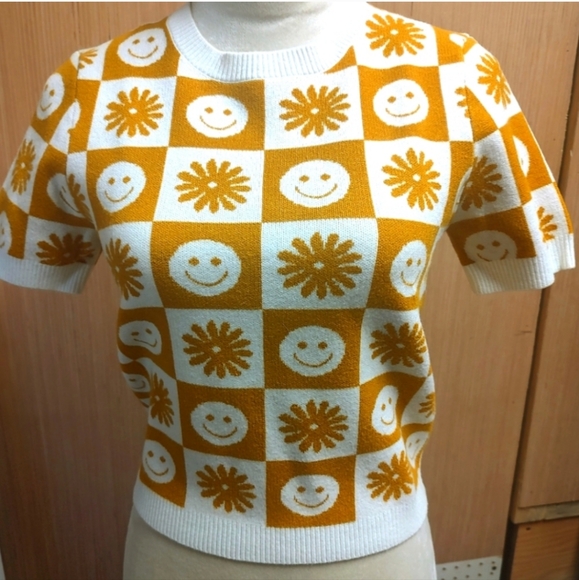Forever 21 smiley sweater. New. Size large. - Picture 8 of 13